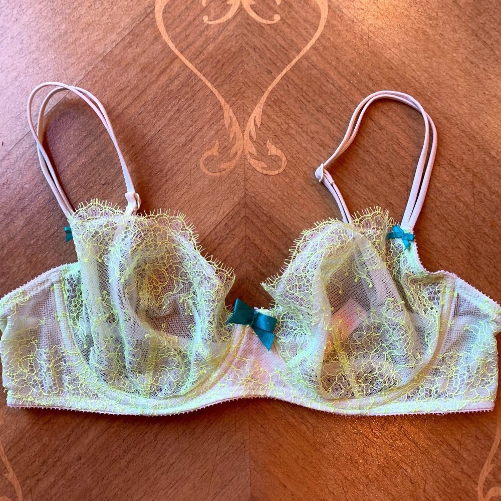 Victoria's Secret Chantilly Green Lace Wicked Very sexy unlined bra